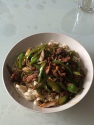 辣椒炒肉拌面