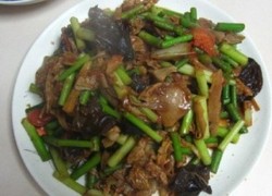 蒜薹木耳炒肉