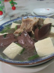 猪血豆腐猪骨汤