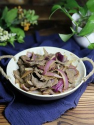 圆葱炒牛肉