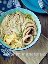 鱿鱼鸡蛋汤面