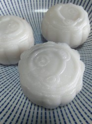 红豆沙冰皮月饼
