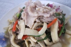 肉片炒菇