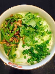 鲫鱼汤牛肉面