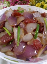 洋葱炒腊肠