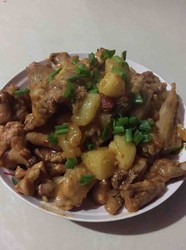 土豆焖鸡块