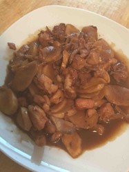 鸡腿肉炒鸡腿菇