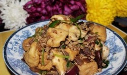 蘑菇油豆腐