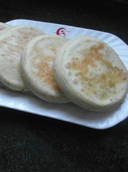 蒜薹猪肉馅饼