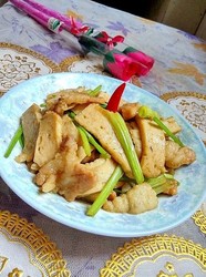 猪肉香芹炒肉饼