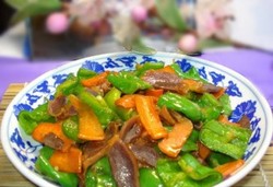 青椒胡萝卜炒鸭胗