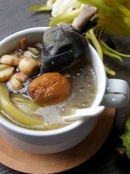 霸王花莲子乌鸡汤