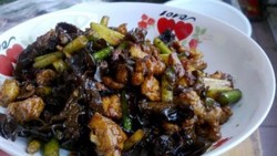 鱼香木耳炒肉