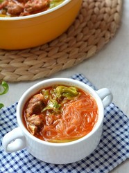 西红柿牛肉粉丝煲