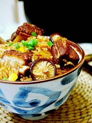 铁釜烧饭就是香排骨玉米蒸饭