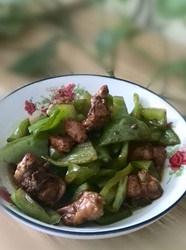 辣椒炒鸡根