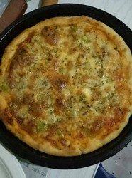 鲜虾牛肉双拼披萨