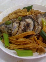 腐竹焖鱼头