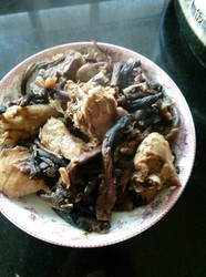 鸡块炖针蘑