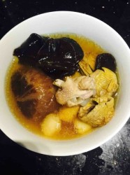 姬松茸菌菇鸡汤