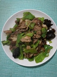 甜椒炒肘子
