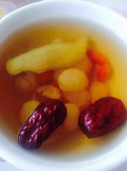 桂圆红枣枸杞汤