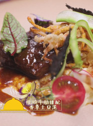 慢炖牛肋排配香草土豆泥