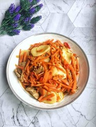 胡萝卜肉丝炒年糕