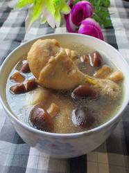 香菇煲鸡腿