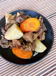 胡萝卜土豆炖牛腩