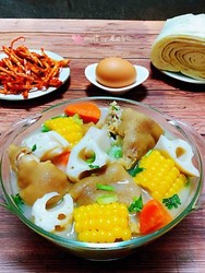 猪蹄莲藕玉米胡萝卜汤