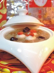 银耳红枣桂元汤圆
