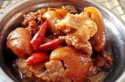 槟榔芋闷猪脚