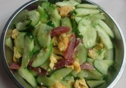 黄瓜炒腊肠鸡蛋