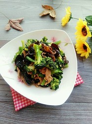 西兰花木耳炒肉