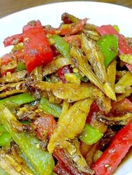 辣椒炒咸鱼干