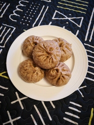 黑全麦肉包子