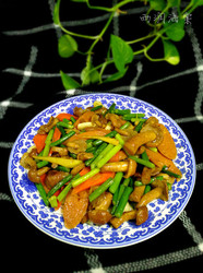 蒜苔炒滑子菇