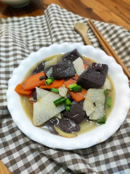 山药煮鸡血