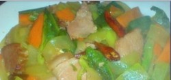 腊肉绘杂蔬