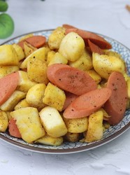 馒头丁炒火腿肠