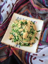 韭菜蒜苗炒鸡蛋