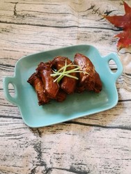 卤鸭脖