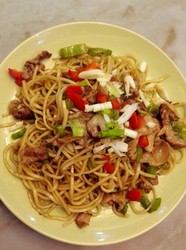 五花肉焖面