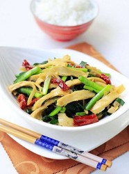 韭菜炒面筋