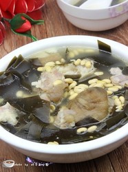 海带黄豆炖腊猪脚