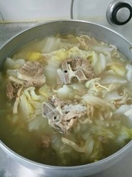 酱脊骨炖白菜