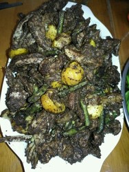 五花肉炒醋血鸭