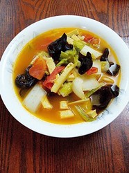 红酸汤煮杂蔬