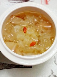 银耳枸杞雪梨汤
